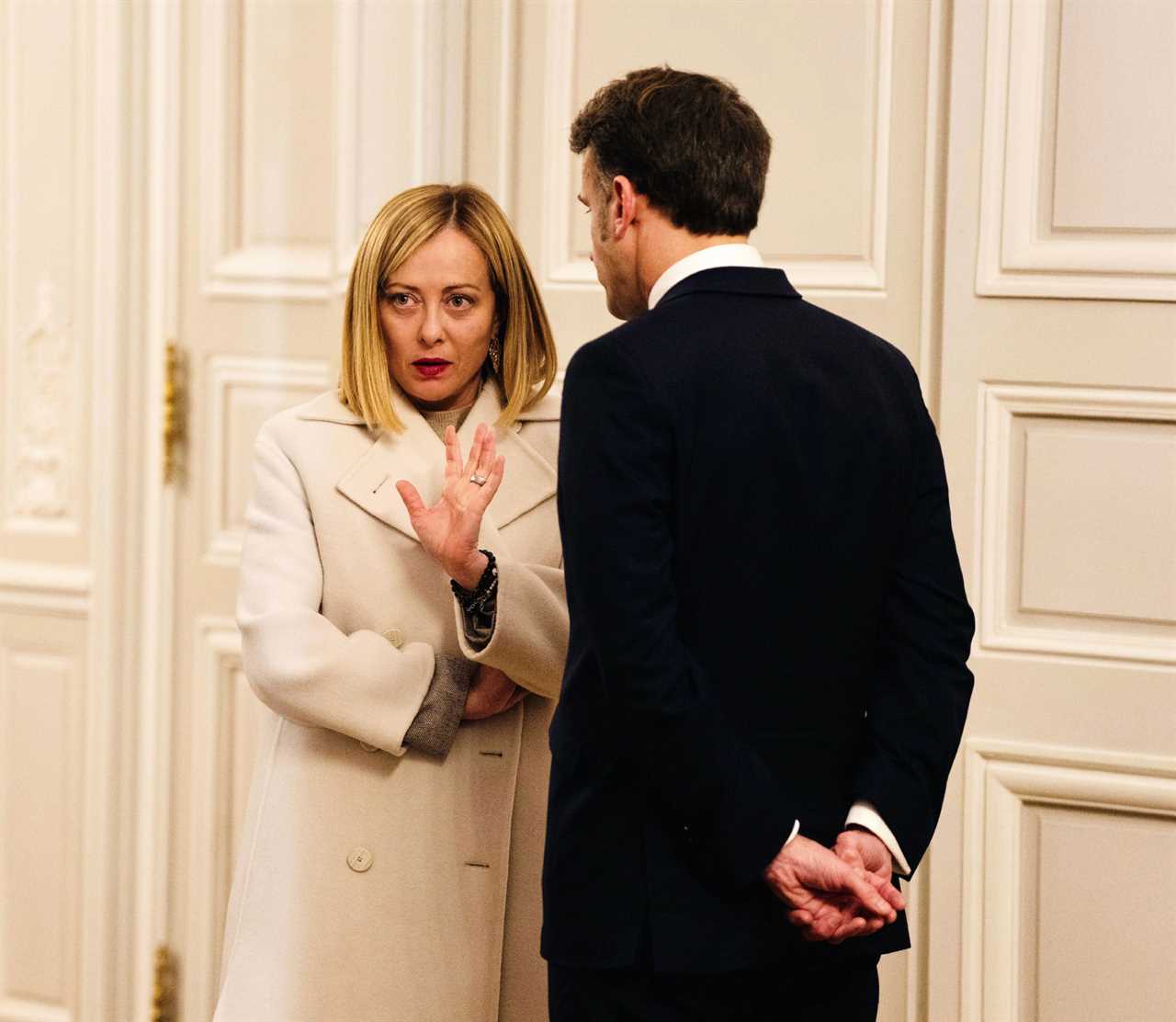 Italian PM Giorgia Meloni’s Hilarious Eye-Roll Reaction at France’s Emmanuel Macron’s Whispers at the G7 Meeting Goes Viral (VIDEOS)