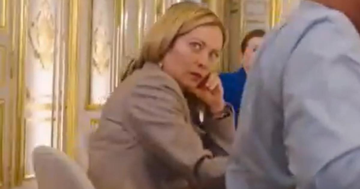 Italian PM Giorgia Meloni’s Hilarious Eye-Roll Reaction at France’s Emmanuel Macron’s Whispers at the G7 Meeting Goes Viral (VIDEOS)