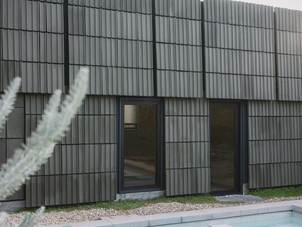 A large and abundant fig tree was previously located on the site where the ADU was placed. Inspired by the tree and previously overgrown landscape, a deep green was selected as the color of the ADU's exterior cladding.