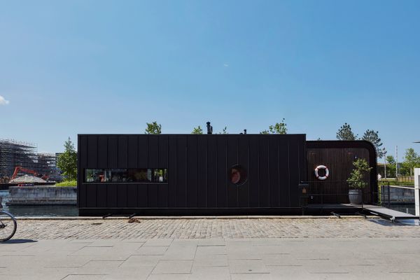 Underfloor Heating, a Wine Room, Floor-to-Ceiling Windows—in a Houseboat?