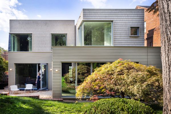 The new addition is completely distinct from its predecessor in form and material. The siding is a combination of wood shingles and siding, and t<span style="font-family: Theinhardt, -apple-system, BlinkMacSystemFont, "Segoe UI", Roboto, Oxygen-Sans, Ubuntu, Cantarell, "Helvetica Neue", sans-serif;">he clear anodized aluminum doors and windows are paired with a soft stain on the cladding.</span><span style="font-family: Theinhardt, -apple-system, BlinkMacSystemFont, "Segoe UI", Roboto, Oxygen-Sans, Ubuntu, Cantarell, "Helvetica Neue", sans-serif;"> </span>