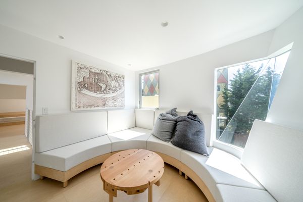 An Experimental Eric Owen Moss Home Is Up for Rent a Block From the Beach