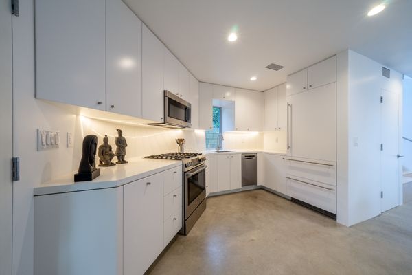 An Experimental Eric Owen Moss Home Is Up for Rent a Block From the Beach