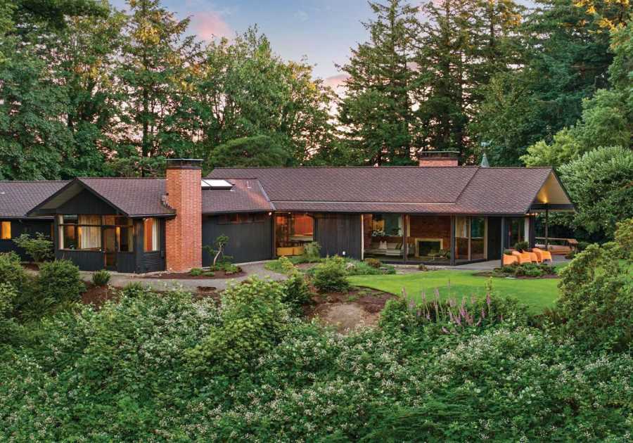 The Dramatic Octagonal Living Room Makes This $5.2M Portland Midcentury