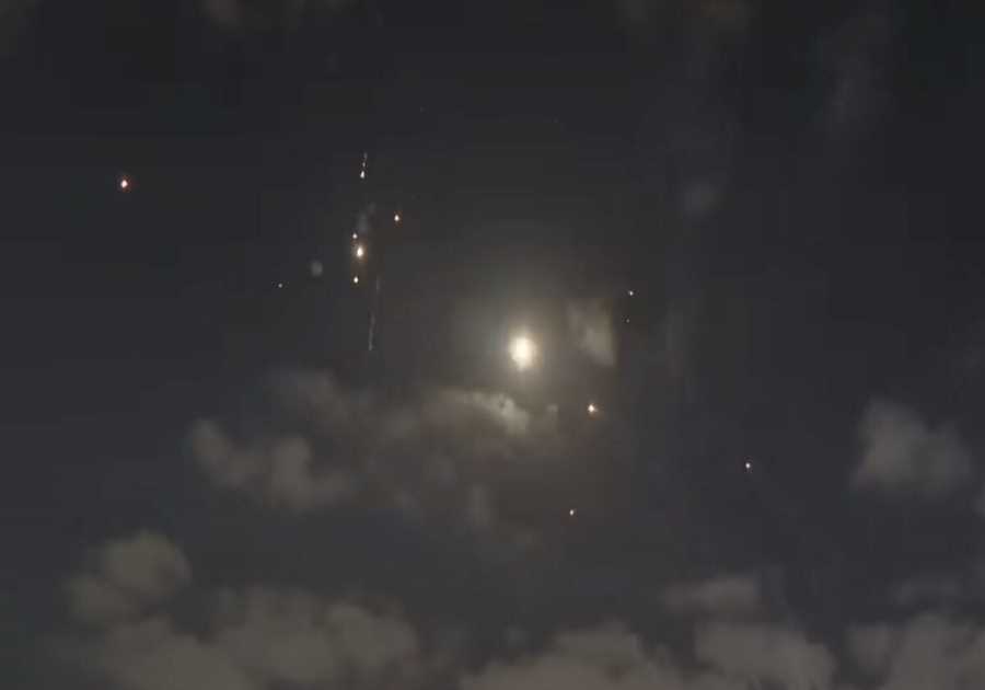 Powerful Explosions Rock Tel Aviv and Haifa as Iran Strikes Israeli Cities in Overnight Barrage