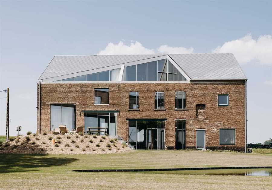 She Built a Surprising Home in the Shell of an Old Belgian Barn