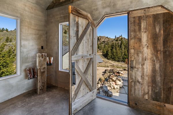 This $7.2M Rugged Retreat Blends the Montana Landscape With Contemporary Living on 192 Acres
