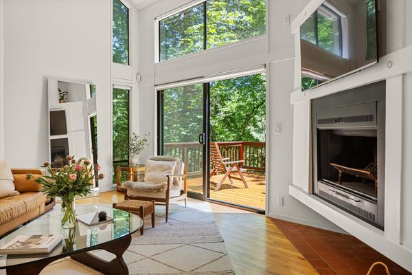 The home opens into Marquam Nature Park.