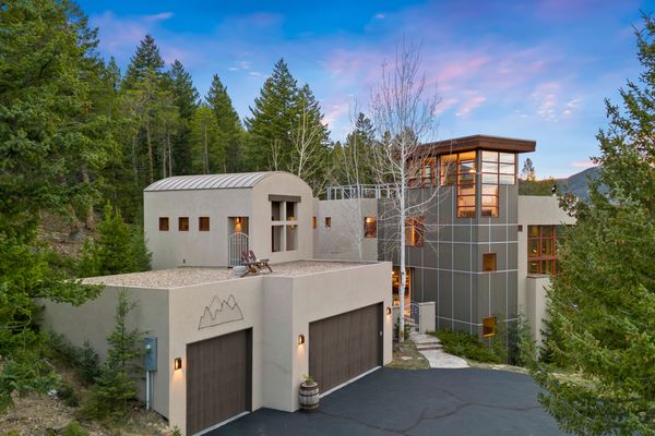 This Panoramic Colorado Home Offers Breathtaking Vistas of the Continental Divide for $2.6M