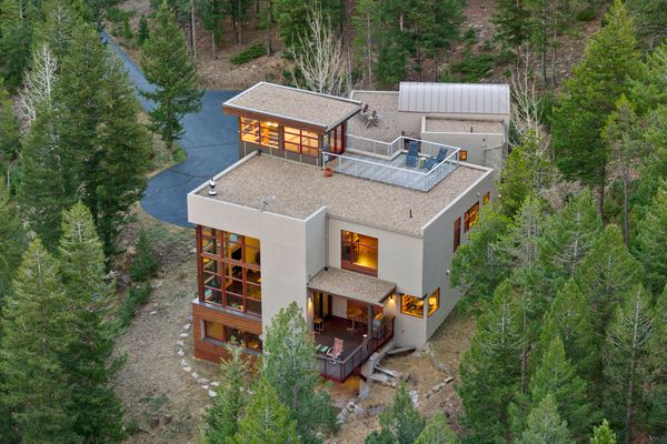 This Panoramic Colorado Home Offers Breathtaking Vistas of the Continental Divide for $2.6M