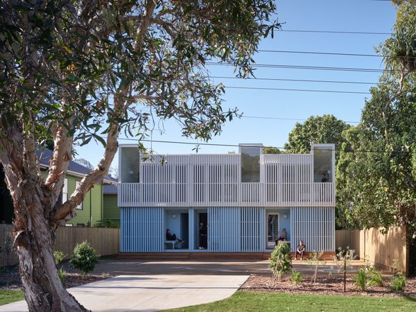 Three Sisters (and Their Families) Share This Prefab Beach House