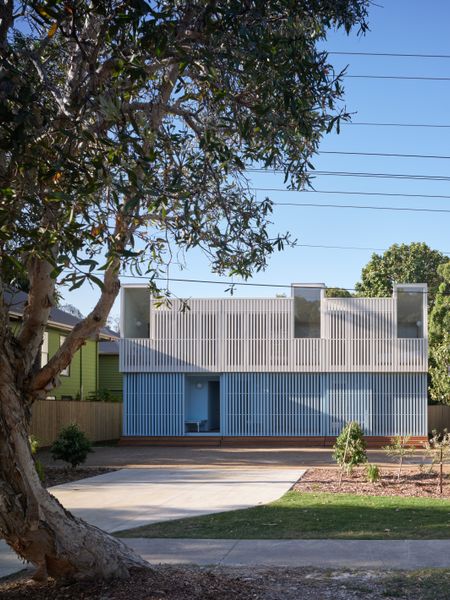 Three Sisters (and Their Families) Share This Prefab Beach House