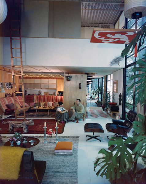 <span style="font-family: Theinhardt, -apple-system, BlinkMacSystemFont, "Segoe UI", Roboto, Oxygen-Sans, Ubuntu, Cantarell, "Helvetica Neue", sans-serif;">The Eames House as seen in 1958.</span>