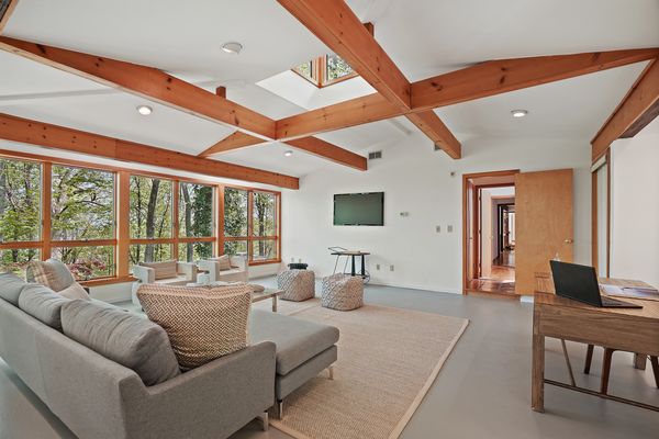 The Glass-Encased Dining Room Is the Star of This $1.5M Hudson River Midcentury