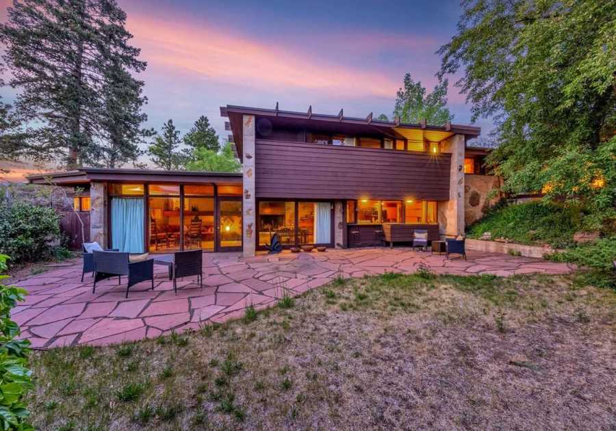 Frank Lloyd Wright’s Granddaughter Designed This $1.2M Colorado Home