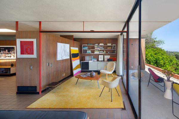 Instead of reaching to the ceiling, the walls stop around a foot shy, connecting the rooms.