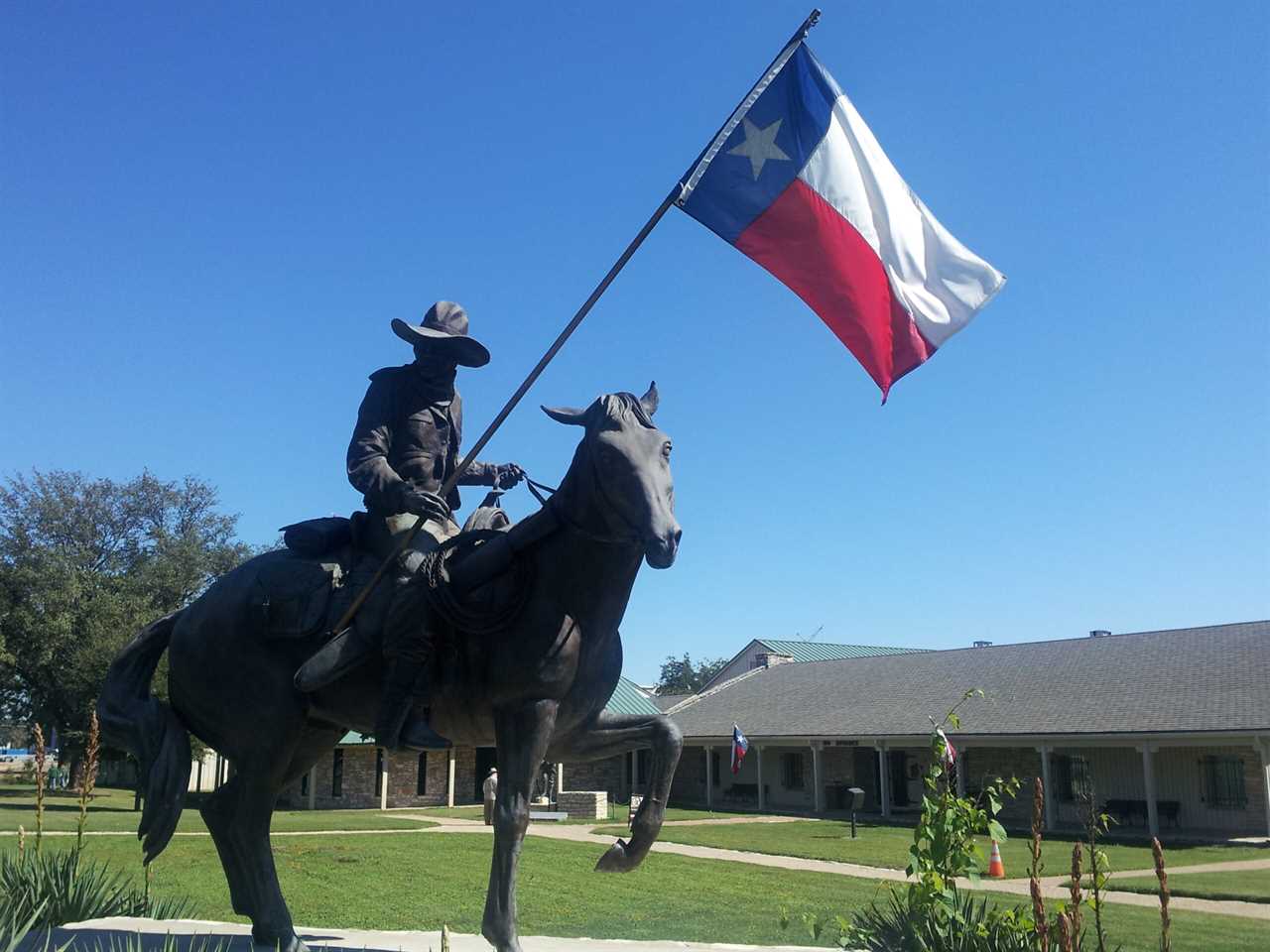 Runaway Texas Democrat Lawmakers and the Law That Could Theoretically Remove Them from Office