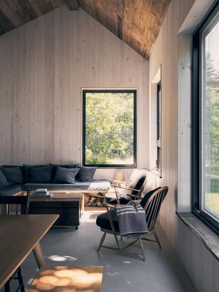 <span style="font-family: Theinhardt, -apple-system, BlinkMacSystemFont, "Segoe UI", Roboto, Oxygen-Sans, Ubuntu, Cantarell, "Helvetica Neue", sans-serif;">"When you live in a small house, it's important that everything is intentional,