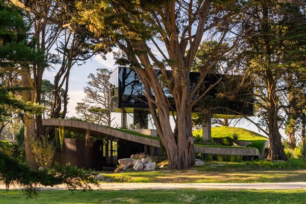Part Spy Lair, Part Hobbit House, This Argentinian Home Adapts to the Landscape