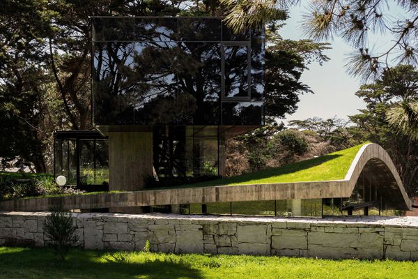 Part Spy Lair, Part Hobbit House, This Argentinian Home Adapts to the Landscape