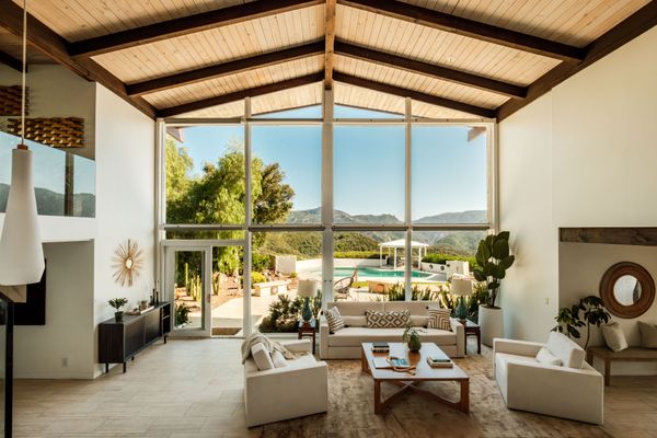 A 1965 Haven in Calabasas Hits the Market for $3.2M