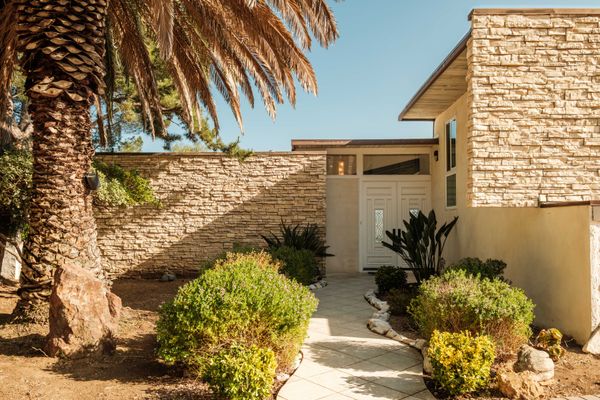 A 1965 Haven in Calabasas Hits the Market for $3.2M