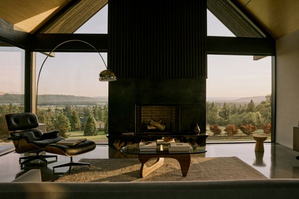 This New $2.6M Home Near Portland Looks Just Like an Eichler
