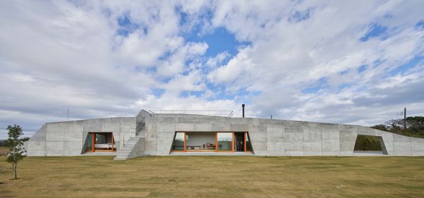 The Lawn Is Part of the Living Room at This Bunkerlike Home in Japan