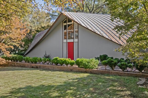 The Roof of This $775K Memphis Midcentury Curves All the Way to the Ground