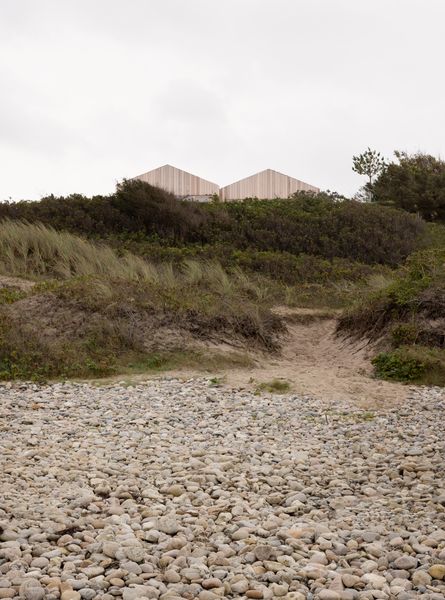 This Minimalist Summerhouse Refreshes 1950s Danish Modernism