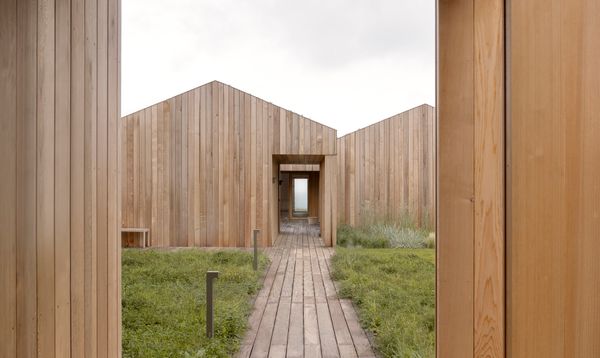This Minimalist Summerhouse Refreshes 1950s Danish Modernism