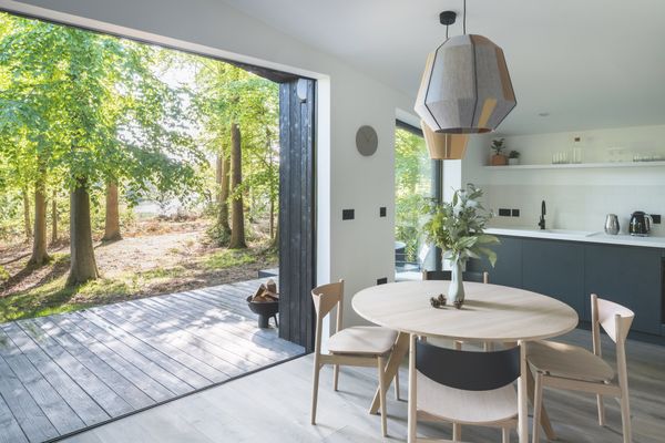 The floor-to-ceiling south-facing sliding door brings in copious amounts of natural lighting.