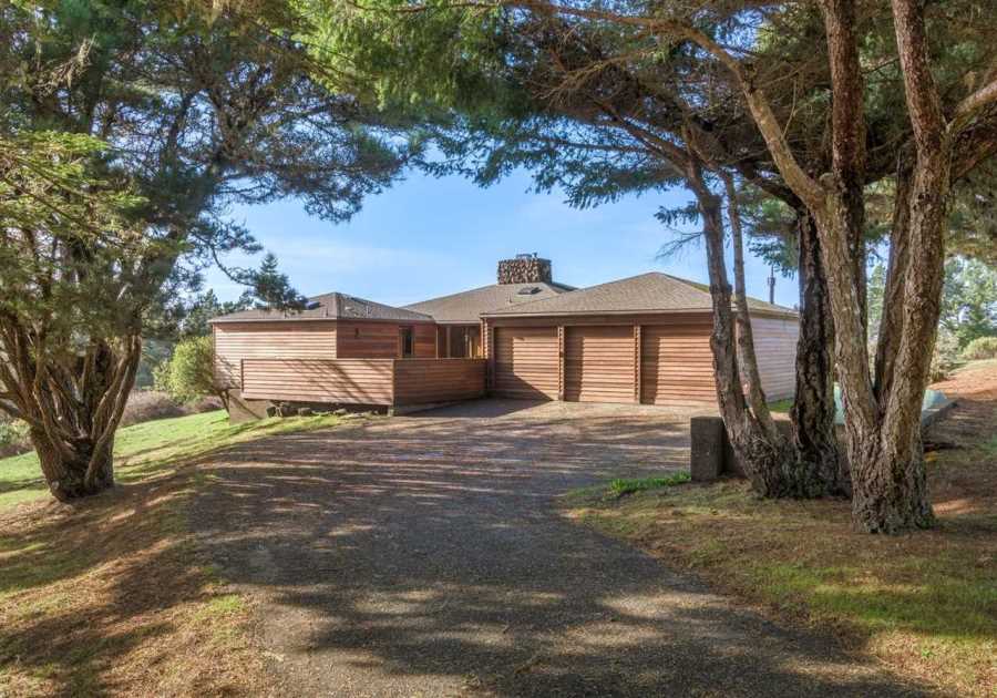 A Rare, Early Sea Ranch Home by Carson Bowler Hits the Market for $2.5M