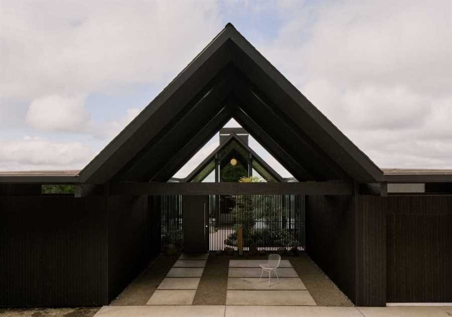 This New $2.6M Home Near Portland Looks Just Like an Eichler
