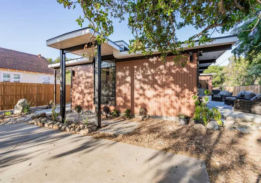 An Architect Saved This SoCal Midcentury From Ruin. Now It’s for Sale at $849K