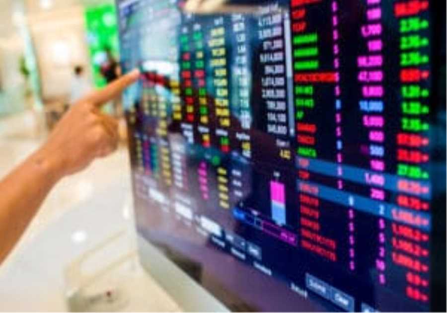 Borrowing costs rise again as gilt yields hit near 27-year high