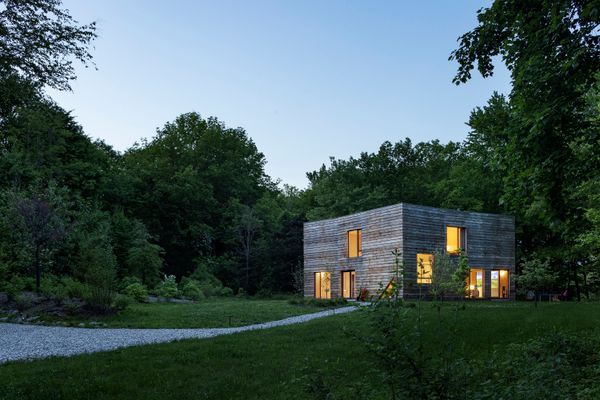 Live-Edge Siding Covers This Prefab Cabin in Upstate New York
