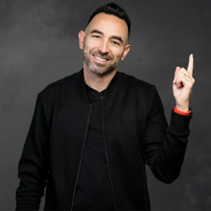 Headshot-Aaron-Novello