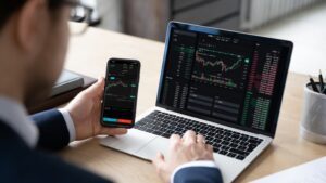 Desktop, Web, or Mobile – What Is the Best Way to Trade? Experts from Cliquall Review Your Options