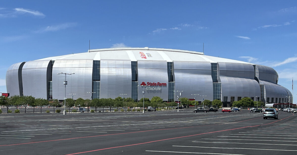 BREAKING: Man Arrested with Knife, Gun, and Inactive Police Credentials at State Farm Stadium in Arizona, Ahead of Charlie Kirk Memorial Service