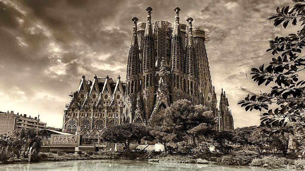 MASTERPIECE: After Over 100 Years Under Construction, Famous Barcelona Basilica ‘Sagrada Familia’ Will Be Completed Becoming Tallest Church in the World (VIDEOS)