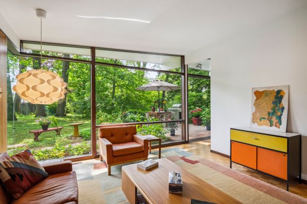This $525K Detroit Midcentury Just Listed for the First Time in 50 Years