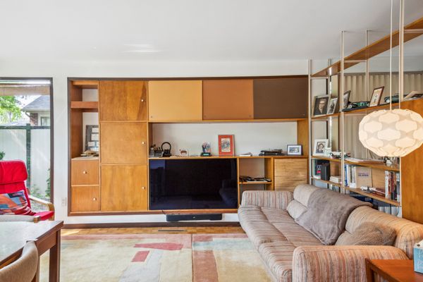 This $525K Detroit Midcentury Just Listed for the First Time in 50 Years