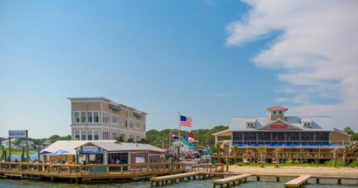 3 Killed, 8 Wounded in Mass Shooting: Gunman Opens Fire From Boat on Southport, North Carolina Dockside Restaurant