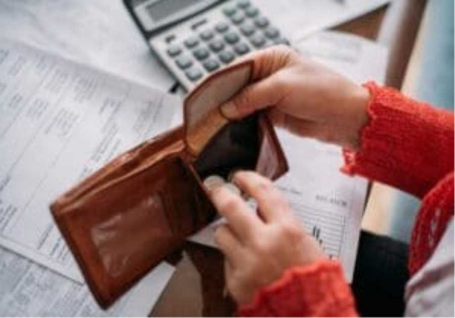 Fewer than half of Britons carry wallets as digital payments surge