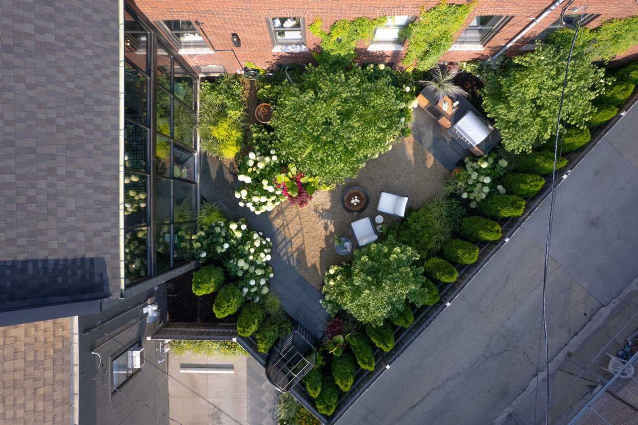 How They Pulled It Off: A Triangular Parking Lot Transforms Into a Secret Urban Garden