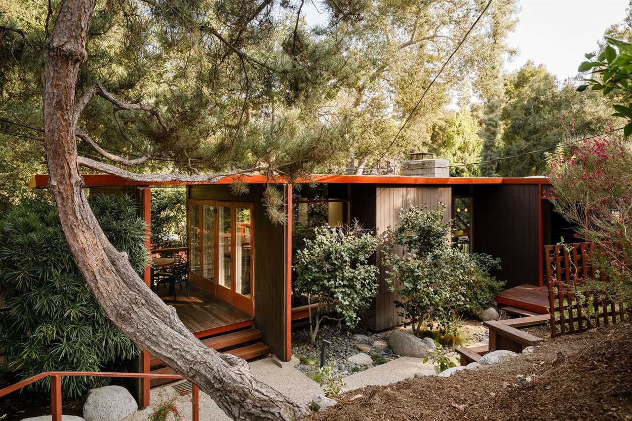 This $2.75M Pasadena Midcentury Is Perched Above a Stream
