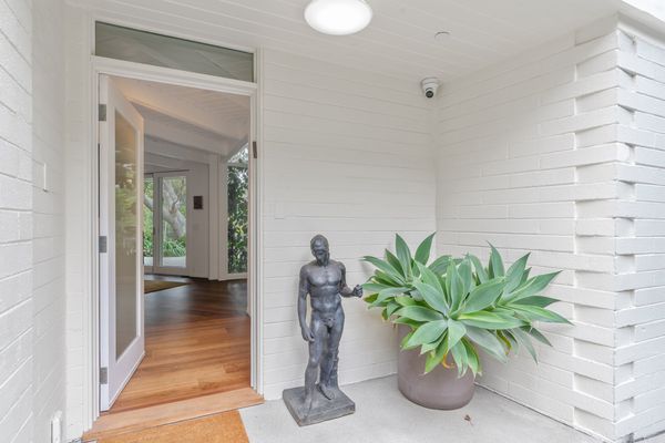In Brentwood, a Restored 1951 Post-and-Beam Midcentury Asks $9.4M