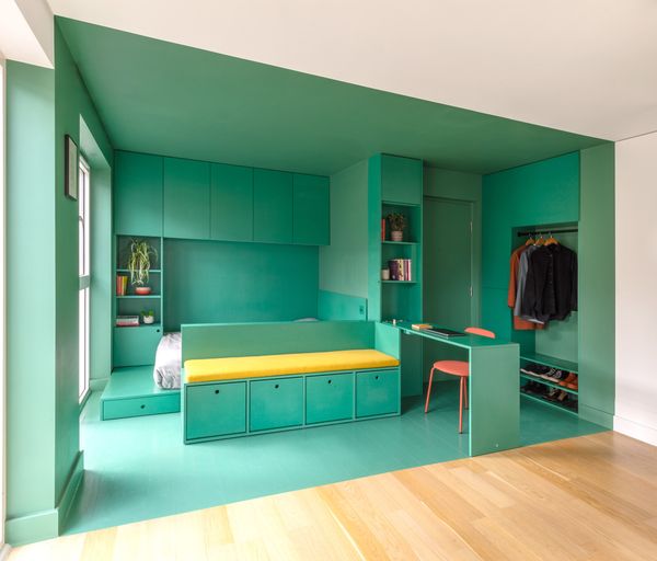 £25K in Adaptable Millwork Gives a Tiny London Flat Rooms Within a Room