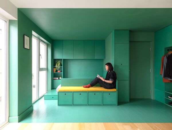 £25K in Adaptable Millwork Gives a Tiny London Flat Rooms Within a Room